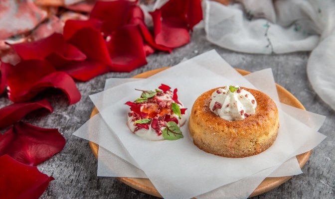 Реване с мус от цедено мляко и сладко от рози