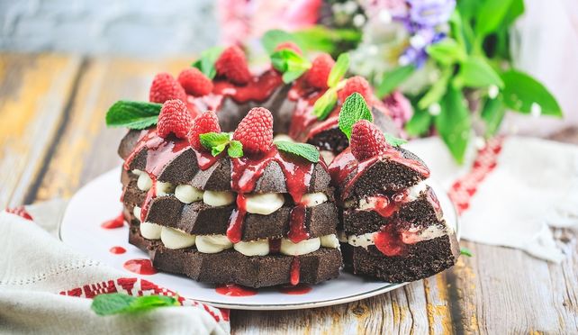 Вкусна и здравословна рецепта от Габриела Цулин за кето кекс с два вида пълнеж