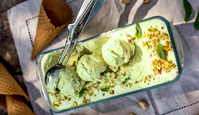 Сладолед с шамфъстък