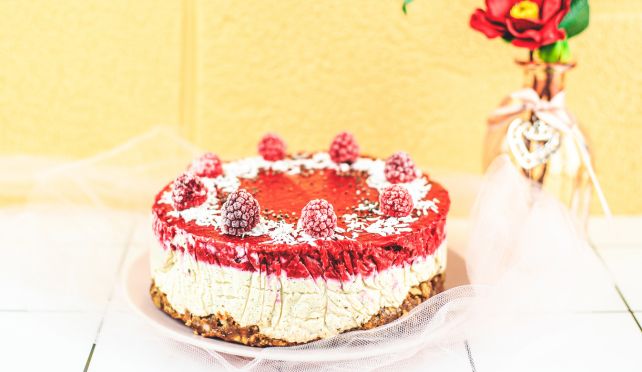 Веган малинов чийзкейк