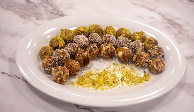 Бонбони от фурми и ядки