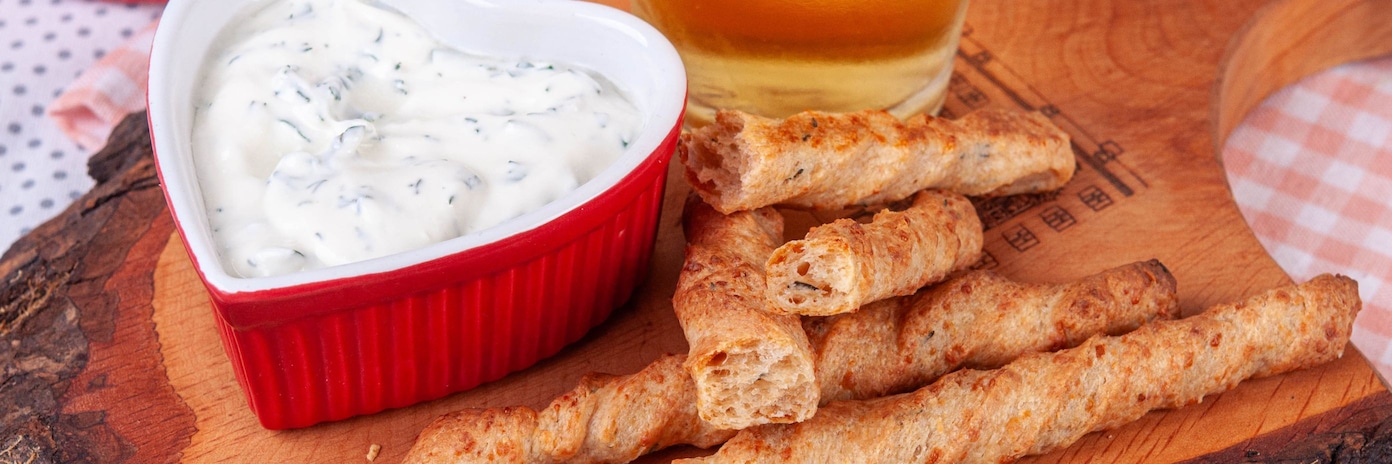 Гризини с кашкавал и два вида мус от крема сирене