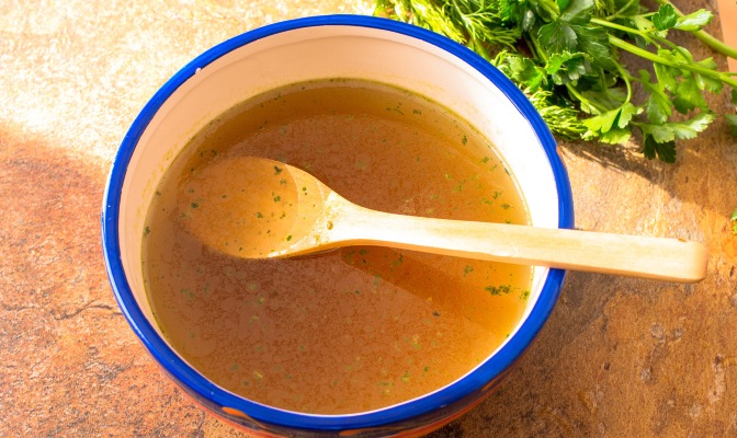 Бистър говежди бульон