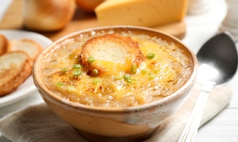 Френска лучена супа