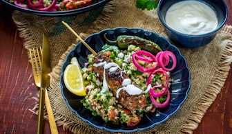 Рецепта за ароматен адана кебап на барбекю със салата от Таня Донева