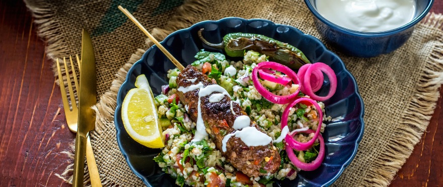 Адана кебап на барбекю със салата Табуле