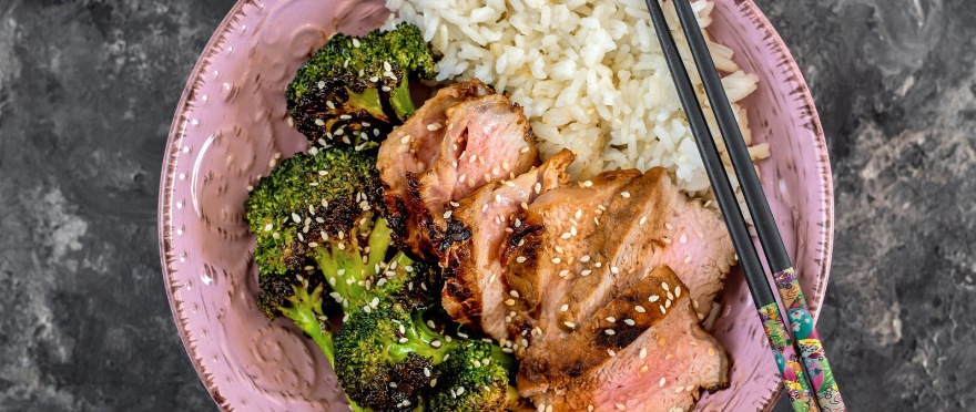 Стек от млечно телешко на барбекю с броколи и ориз