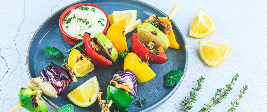 Зеленчуци на барбекю с веган сос с привкус на манатарки