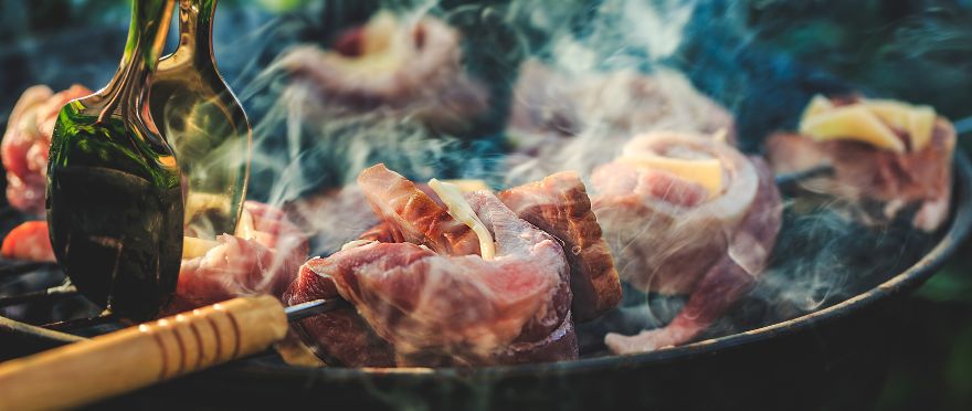 Свински рулца с бекон и гауда на барбекю