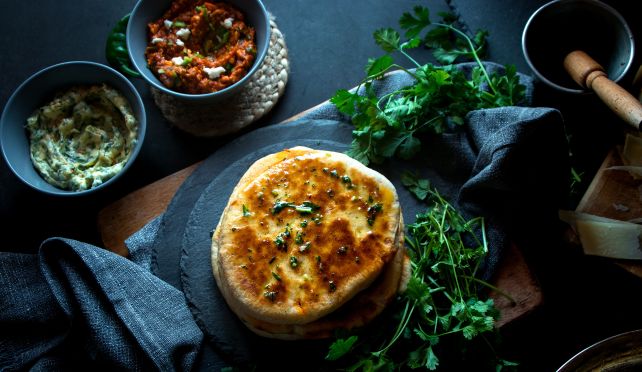 пълнени наан питки