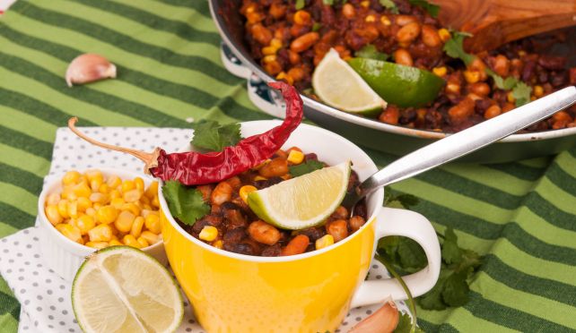 Веган чили с боб и царевица