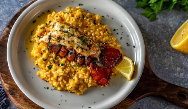 Опашки от омар с чесново-лимонено масло