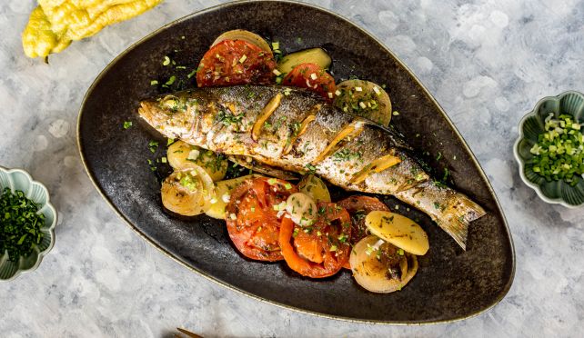 Печен лаврак със зеленчуци и ръката на Буда