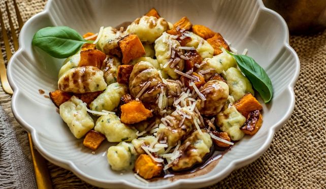 Рецепта за домашни Ньоки с босилек, гарнирани с виненсос и печена тиква, от Таня Донева
