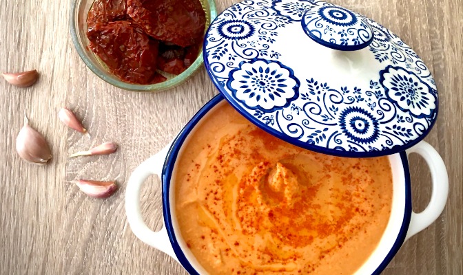 Хумус с печени чушки