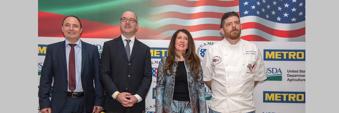 ДВАМА ПОСЛАНИЦИ ДАДОХА СТАРТ НА ПРОДАЖБАТА НА АМЕРИКАНСКО ГОВЕЖДО В МЕТРО