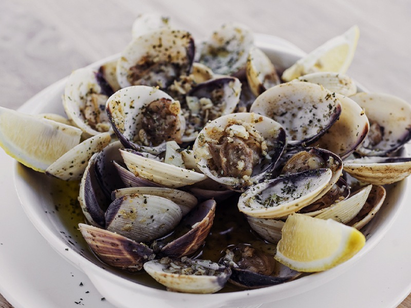 ВИНО, РЪЧНО БРАНО ОТ САМОТО НАЧАЛО, ЗА СТРАХОТЕН ЗАВЪРШЕК НА ТВОИТЕ ЯСТИЯ