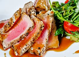 Tuňákové steaky s omáčkou z brusinek