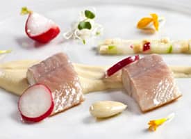 Uzený úhoř s ředkvičkovým salátem