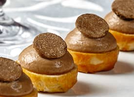 Domácí brioška s pěnou z Foie gras a lanýžem