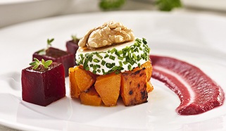 Pečená marinovaná dýně s řepou se sýrem Chevres Doux