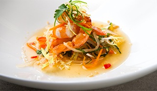 Grilované krevety se salátkem a vietnamským dresinkem