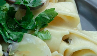 Humr s estragonovou omáčkou a pappardelle