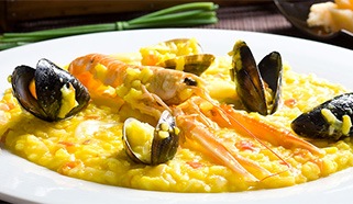 Šafránové rizoto s mořskými plody