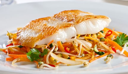 Grilovaný halibut s asijskou zeleninou