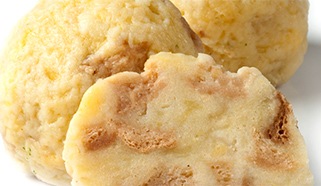 Bramborový knedlík s houskou