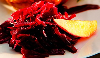 Červené zelí s jablky