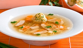 Kuřecí vývar s knedlíčky 