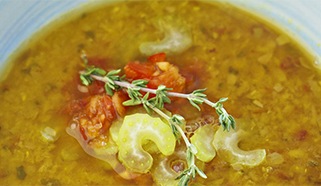 Polévka z červené čočky