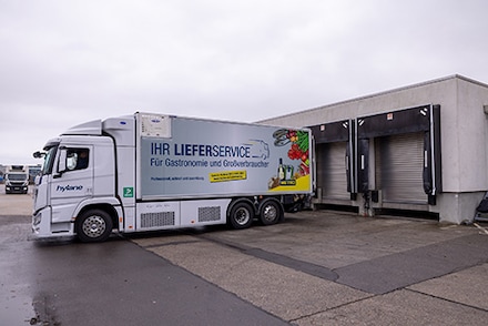METRO Deutschland setzt erste wasserstoffbetriebene Kühl-LKW ein 