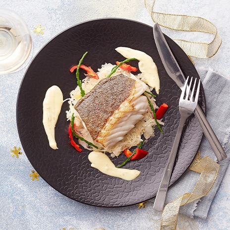 Frischer Kabeljau hat weißes, festes Fleisch