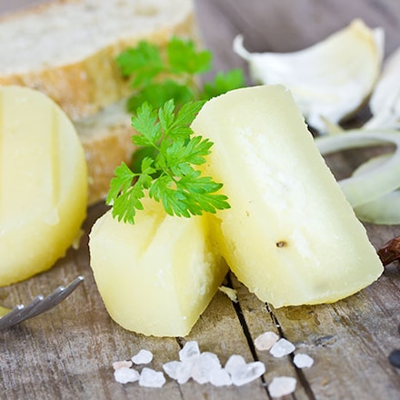 Laktosefreier Käse aus Sauermilch