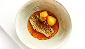 Lomo de bacalao con Beurre Blanc de queso de flor y mojos