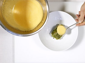Lomo de merluza de Lanzarote, pil pil y mojo rojo y verde - Paso 6
