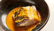 Lomo de merluza de Lanzarote, pil pil y mojo rojo y verde