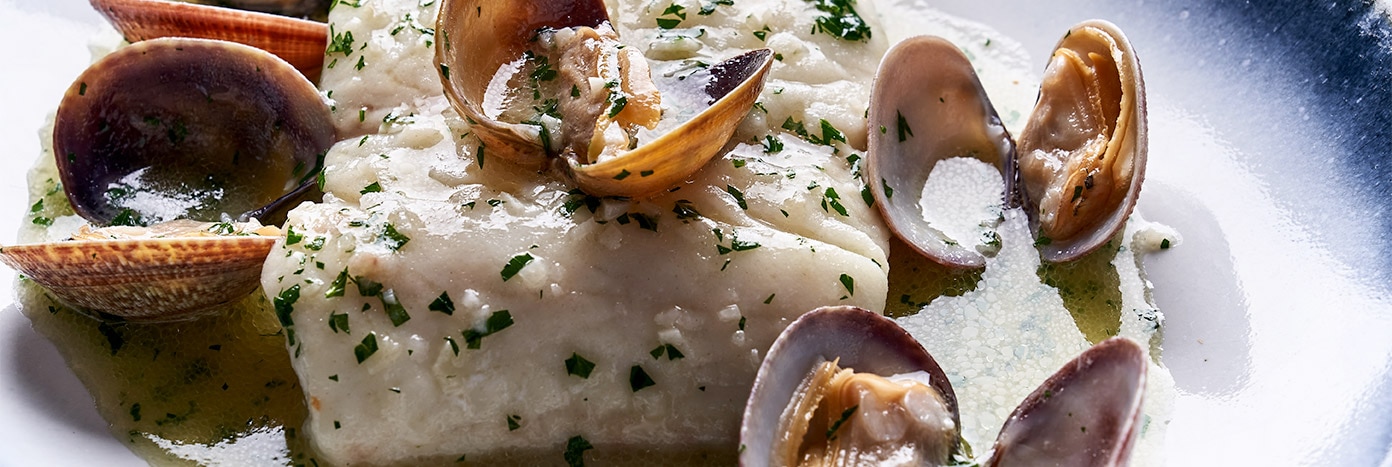 Merluza en salsa verde con almejas - Iñigo Lavado