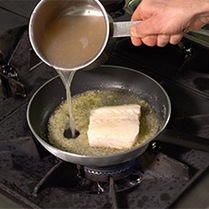 Merluza en salsa verde con almejas - Paso 5