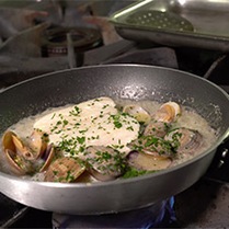 Merluza en salsa verde con almejas - Paso 7