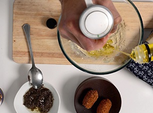 Mezclamos hasta formar la mayonesa