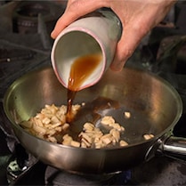 Espinacas salteadas, pechuga de pollo y salsa de trufa - Paso 4