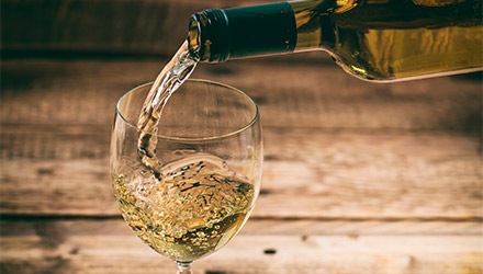 Vinos blancos semisecos en Makro