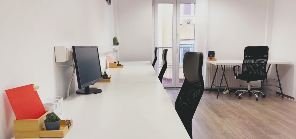 Types of Office Desks and How to Pick the Right One