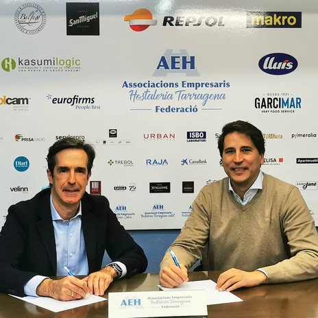 Firma del acuerdo entre Makro y la AEHT