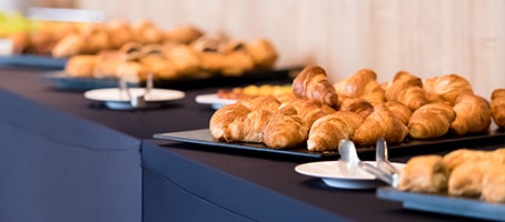 Buffet de petit déjeuner en entreprise