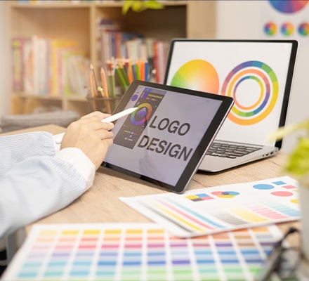 Logiciel de conception de logo sur tablette