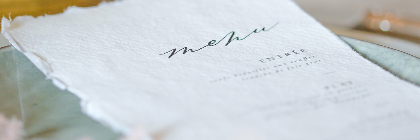 Menu de restaurant dans une assiette